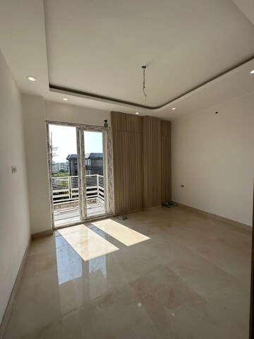 Room in 3 BHK Builder Floor at Dehradun Cantt – for Rent