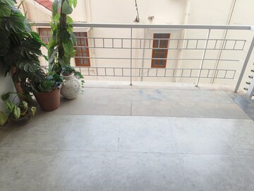 Room in 3 BHK Apartment at Banjara Hills – for Rent