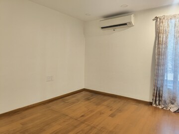 Room in 3 BHK Apartment at Banjara Hills – for Rent