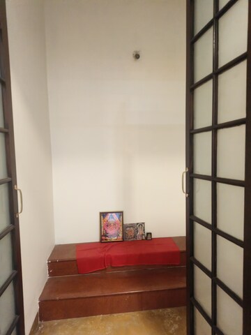 Furnished Amenities in 3 BHK Apartment at Banjara Hills – for Rent