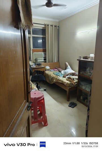Bedroom in 1.5 BHK Apartment at Sector 15 – for Rent