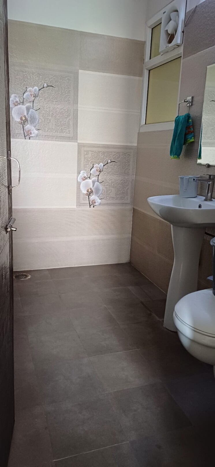 Bathroom, motiaz-royal-citi 3 Bedroom 1730 Sq.Ft. Apartment In Ambala Highway Zirakpur 7905379