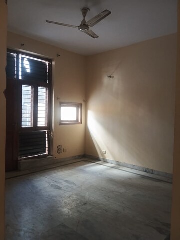 Room in 3 BHK Builder Floor at Sector 23 – for Rent