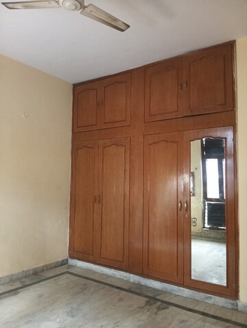 Room in 3 BHK Builder Floor at Sector 23 – for Rent