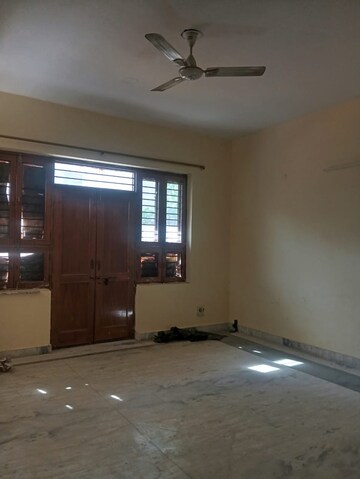Room in 3 BHK Builder Floor at Sector 23 – for Rent