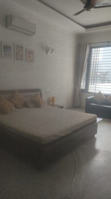 Bedroom in 3.5 BHK Builder Floor at Mansa Devi – for Rent