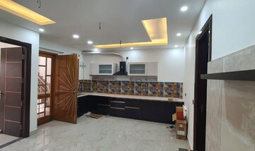 Bedroom in 2 BHK Builder Floor at Dehrakhas – for Rent