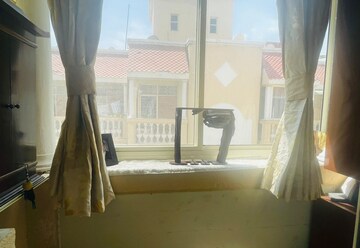 Bathroom in 4 BHK Apartment at Parsvnath Green Ville, Sector 48 – for Sale