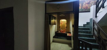 Master Bedroom in 5 BHK Builder Floor at Ansal Sushant Lok I, Sector 43 – for Rent