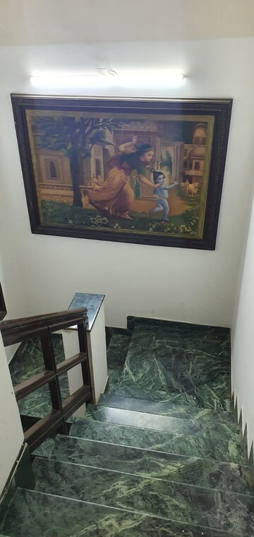 Furnished Amenities in 5 BHK Builder Floor at Ansal Sushant Lok I, Sector 43 – for Rent