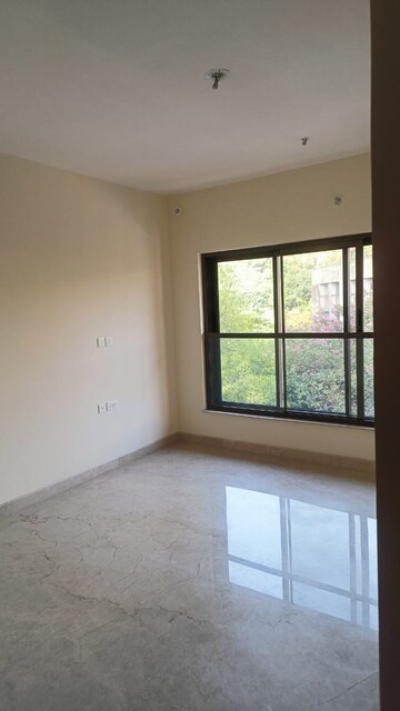 Room in 2.5 BHK Apartment at K Raheja Ascencio, Chandivali – for Rent