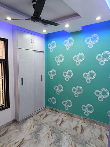 Room in 2 BHK Apartment at Nirman Vihar – for Rent
