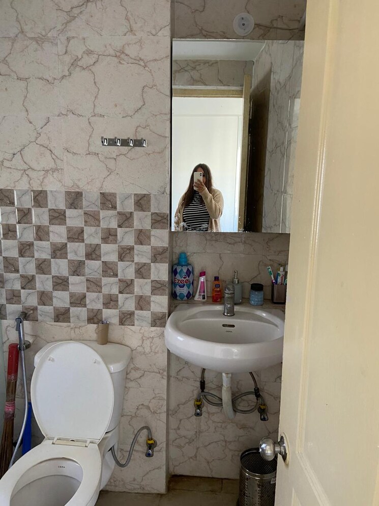 Bathroom, paras-tierea 2 Bedroom 1045 Sq.Ft. Apartment In Sector 137 Noida 7906004