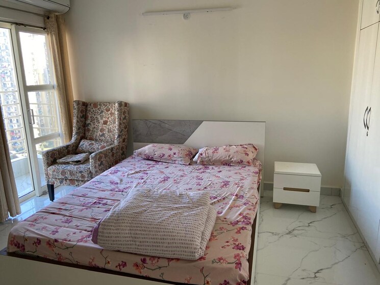 Master Bedroom, paras-tierea 2 Bedroom 1045 Sq.Ft. Apartment In Sector 137 Noida 7906004