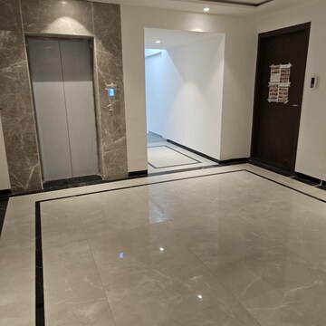 Room in 3 BHK Apartment at Oxy Beaumonde, Viman Nagar – for Rent