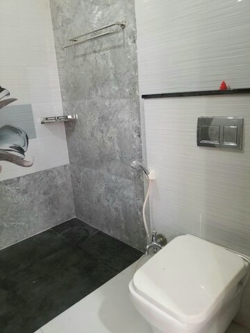 Master Bedroom in 1.5 BHK Apartment at Mulund West – for Rent