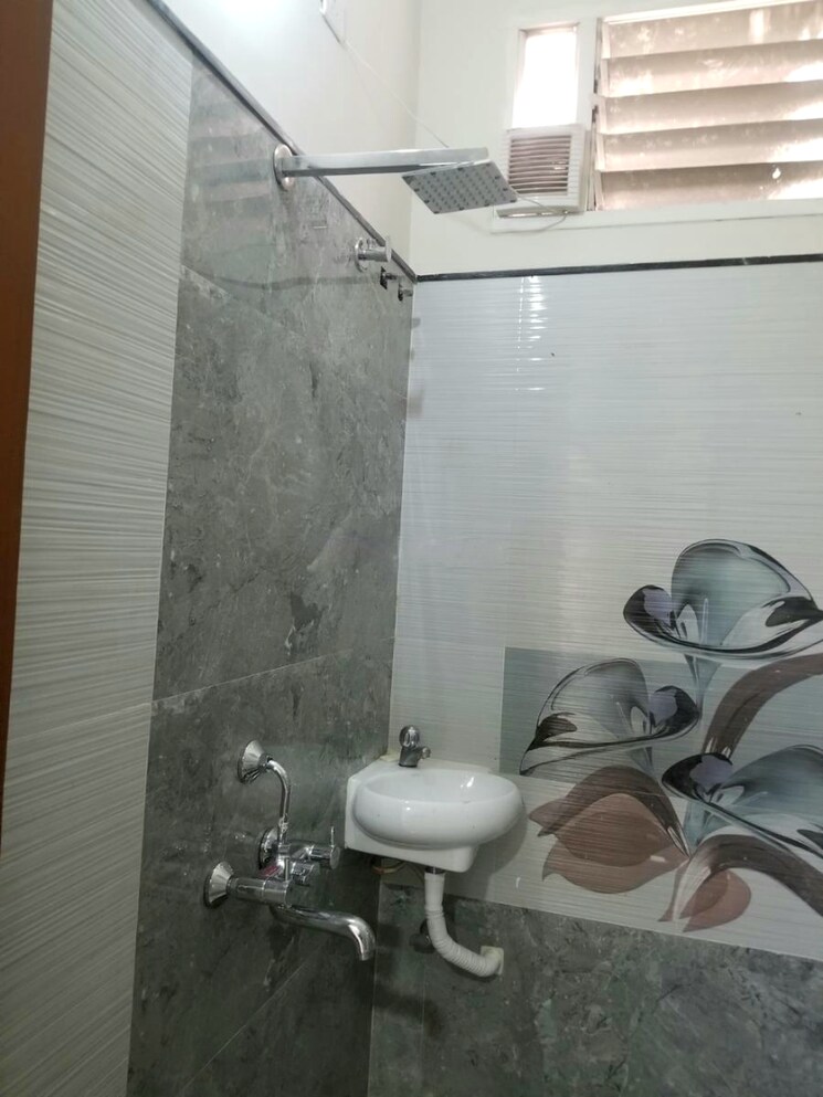 Bathroom, mulund west 1.5 Bedroom 570 Sq.Ft. Apartment In Mulund West Mumbai 7906335