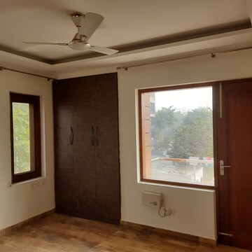 Room in 2 BHK Apartment at Prime CHS, Mulund East – for Rent