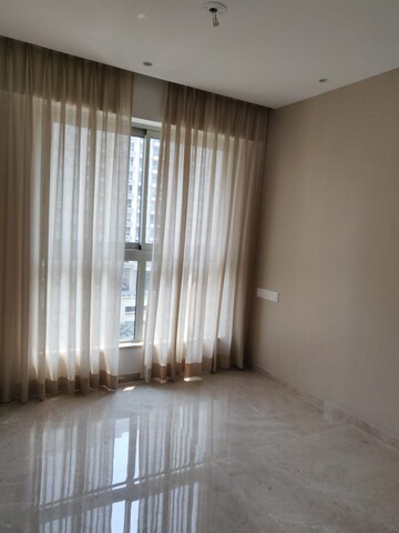 Room in 1 BHK Apartment at Hiranandani Regent Hill, Powai – for Rent