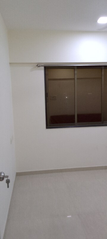 Room in 3 BHK Apartment at Paranjape Schemes Royal Court, Andheri East – for Rent