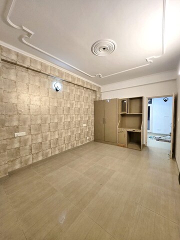 Room in 3 BHK Apartment at Old Ambala Road – for Sale