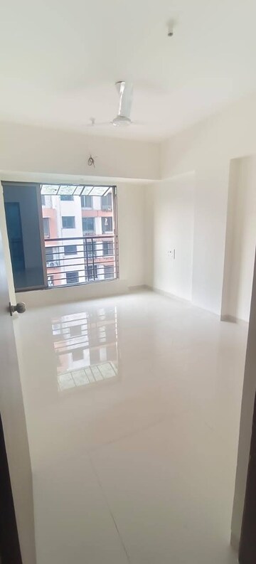 Room in 2 BHK Apartment at Thane West – for Sale