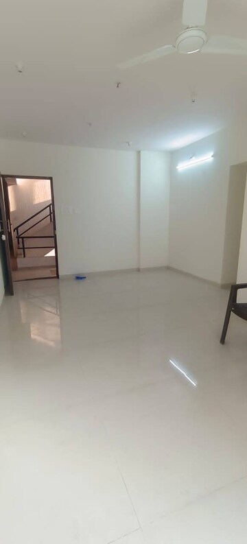 Room in 2 BHK Apartment at Thane West – for Sale