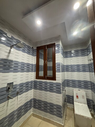 रेसिडेंशियल बिल्डर फ्लोर वर्ग फुट फॉर रेंट इन द्वारका मोर दिल्ली  7907243