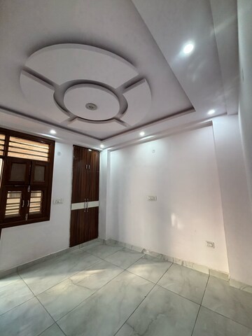 रेसिडेंशियल बिल्डर फ्लोर वर्ग फुट फॉर रेंट इन द्वारका मोर दिल्ली  7907243