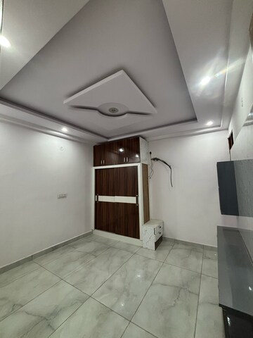 रेसिडेंशियल बिल्डर फ्लोर वर्ग फुट फॉर रेंट इन द्वारका मोर दिल्ली  7907243