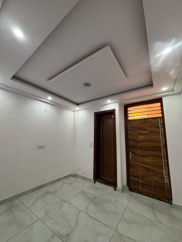 रेसिडेंशियल बिल्डर फ्लोर वर्ग फुट फॉर रेंट इन द्वारका मोर दिल्ली  7907243