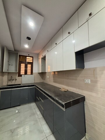 रेसिडेंशियल बिल्डर फ्लोर वर्ग फुट फॉर रेंट इन द्वारका मोर दिल्ली  7907243