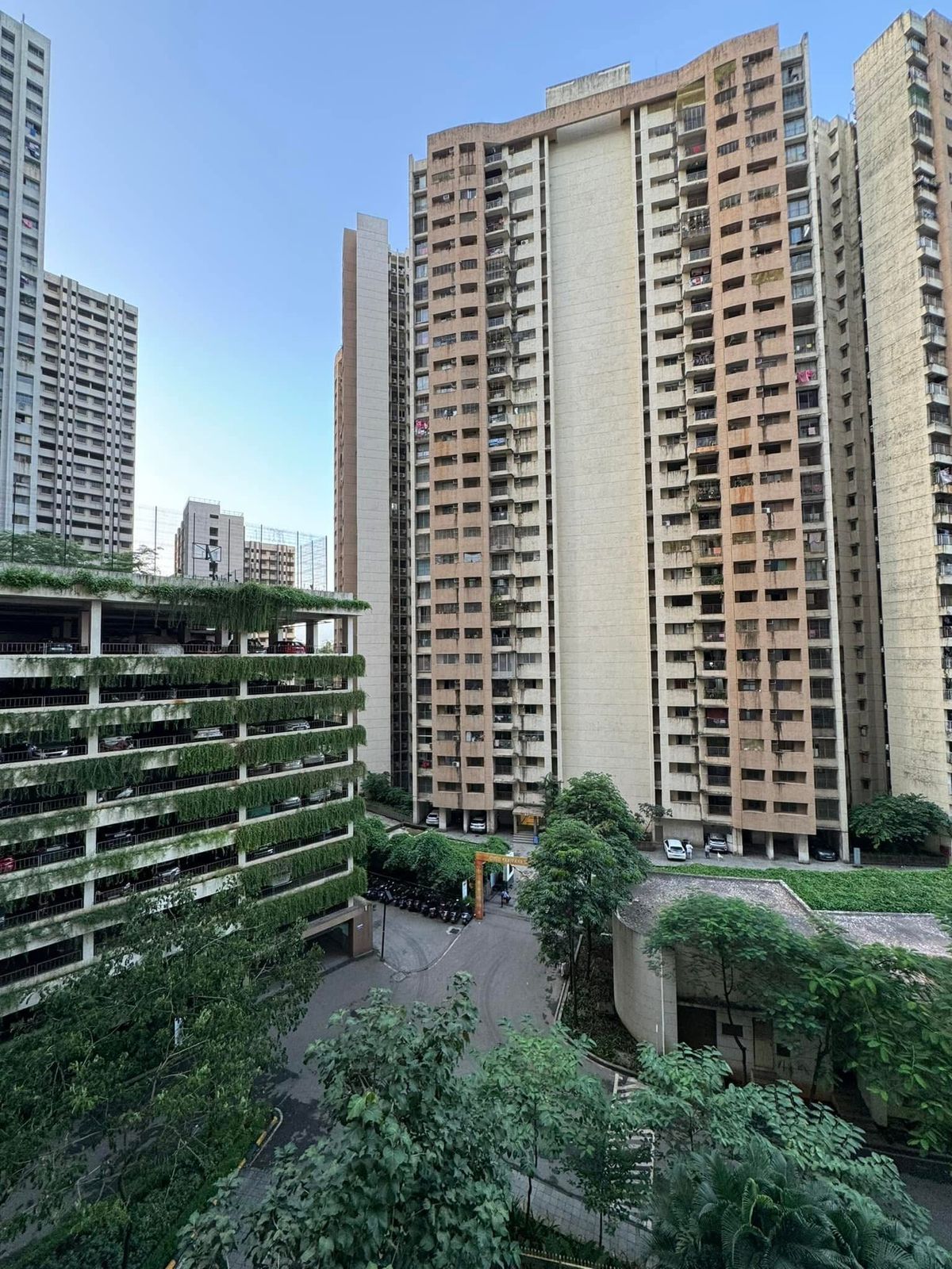 1.5 BHK + Extra Room Apartment For Sale in Lodha Splendora