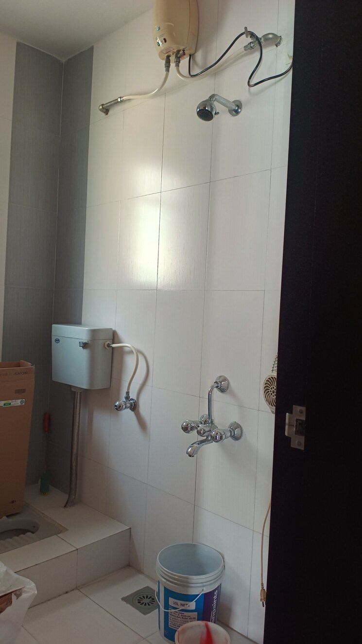 Bathroom, gagan-galaxy 3 Bedroom 1600 Sq.Ft. Builder Floor In Bibwewadi Pune 7907291