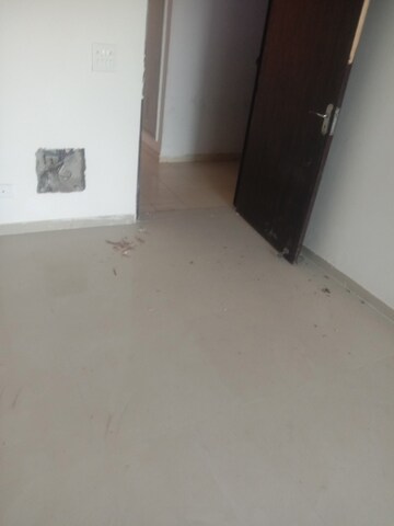 Room in 3 BHK Apartment at Mahagun Mywoods, Sector 16c Greater Noida – for Rent