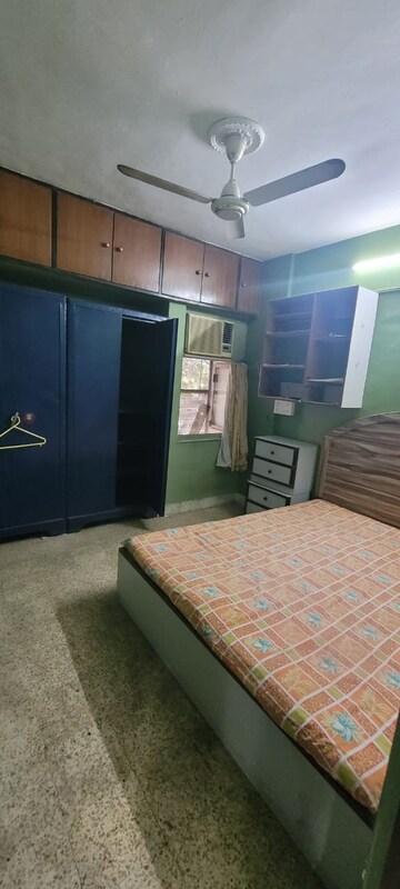 Bedroom in 1.5 BHK Apartment at Vasant Vihar – for Rent