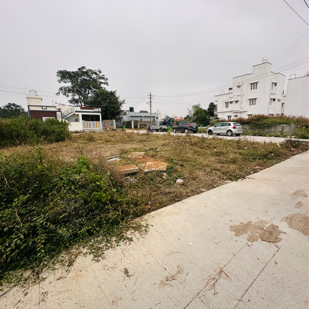 Plot For Sale in Royal Green Layout