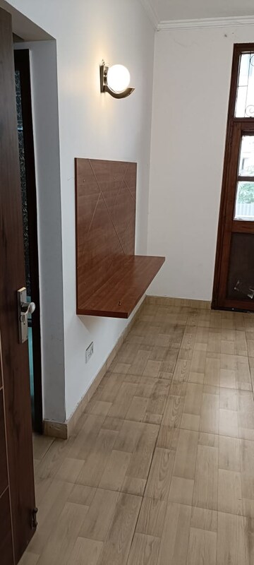 Building Lobby in 3 BHK Builder Floor at Unitech Singleton Floors South City, Sector 50 – for Rent