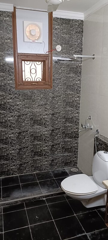 Bathroom in 3 BHK Builder Floor at Unitech Singleton Floors South City, Sector 50 – for Rent