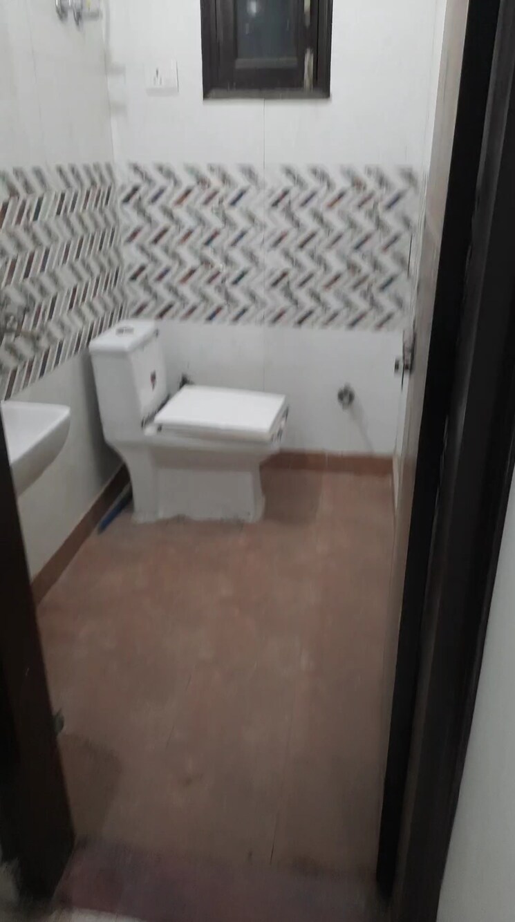 Bathroom, shalimar garden extension 1 2 Bedroom 750 Sq.Ft. Builder Floor In Shalimar Garden Extension 1 Ghaziabad 7907472