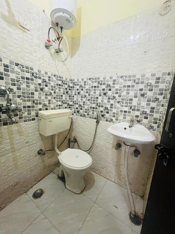 Bathroom in 2 BHK Builder Floor at Ansal Sushant Lok I, Sector 43 – for Rent