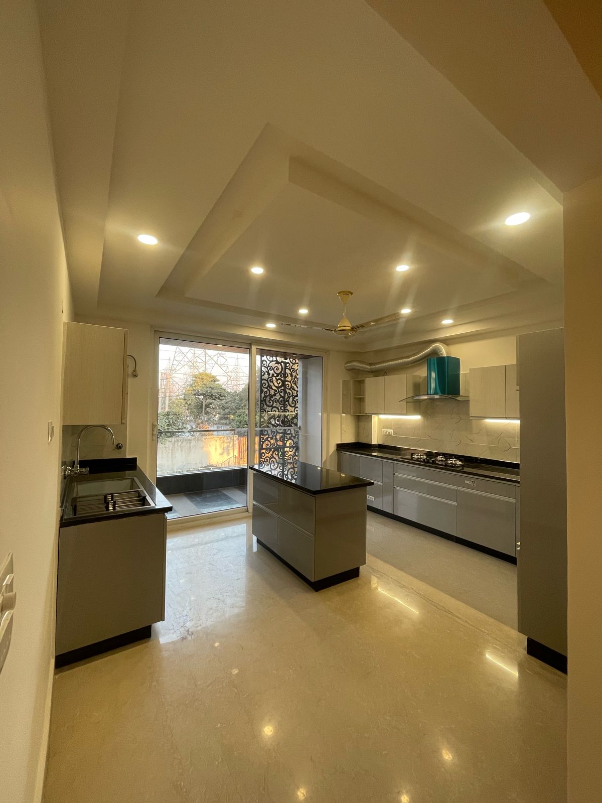 4 BHK + Pooja Room,Servant Room 440 Sq.Yd. Villa in DLF City Phase IV