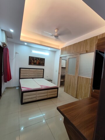 Master Bedroom in 1 BHK Builder Floor at Sector 27 – for Rent