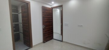 Room in 2 BHK Builder Floor at Khirki Extension – for Rent