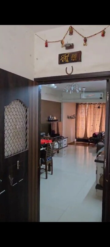 Master Bedroom in 2 BHK Apartment at Sai Siddhi Tower, Ghatkopar East – for Rent