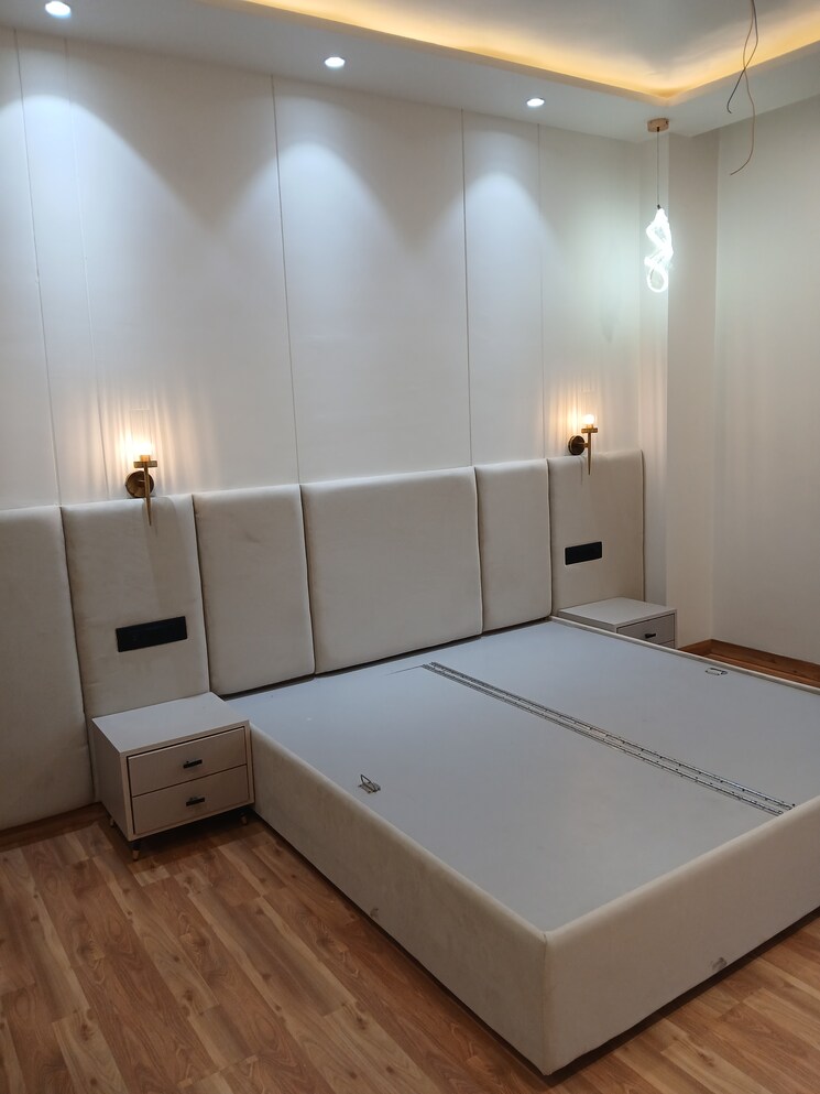 Room, sector 9 3.5 Bedroom 250 Sq.Yd. Builder Floor In Sector 9 Hisar 7907644