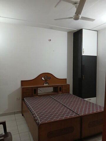 1 RK Builder Floor For Rent in Sector 9
