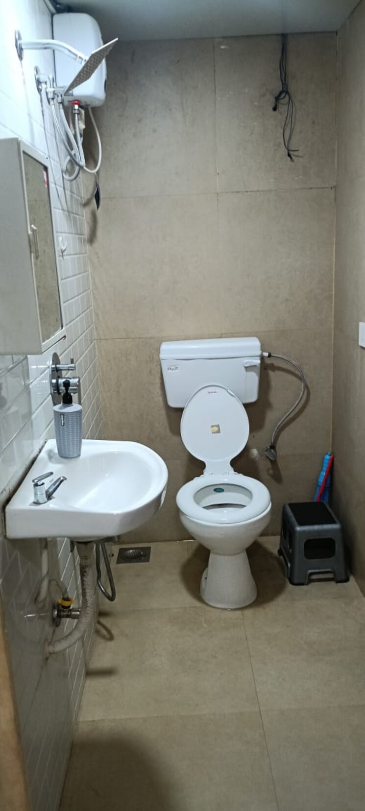 Bathroom, shreedham-navshilpvani 1 Bedroom 500 Sq.Ft. Apartment In Andheri West Mumbai 7907772