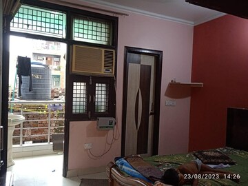 Master Bedroom in 2 BHK Builder Floor at Dwarka Mor – for Rent