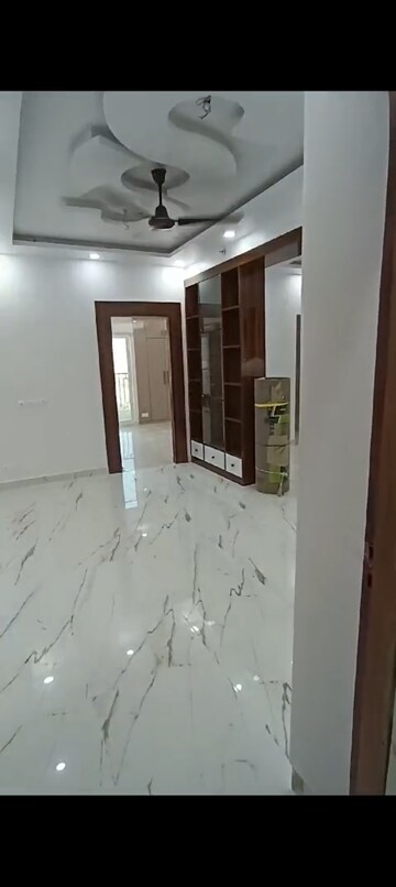 Room in 4 BHK Apartment at Windsor Paradise 2, Raj Nagar Extension – for Sale